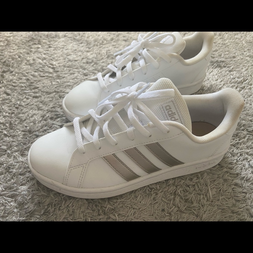 Adidas Sneakers